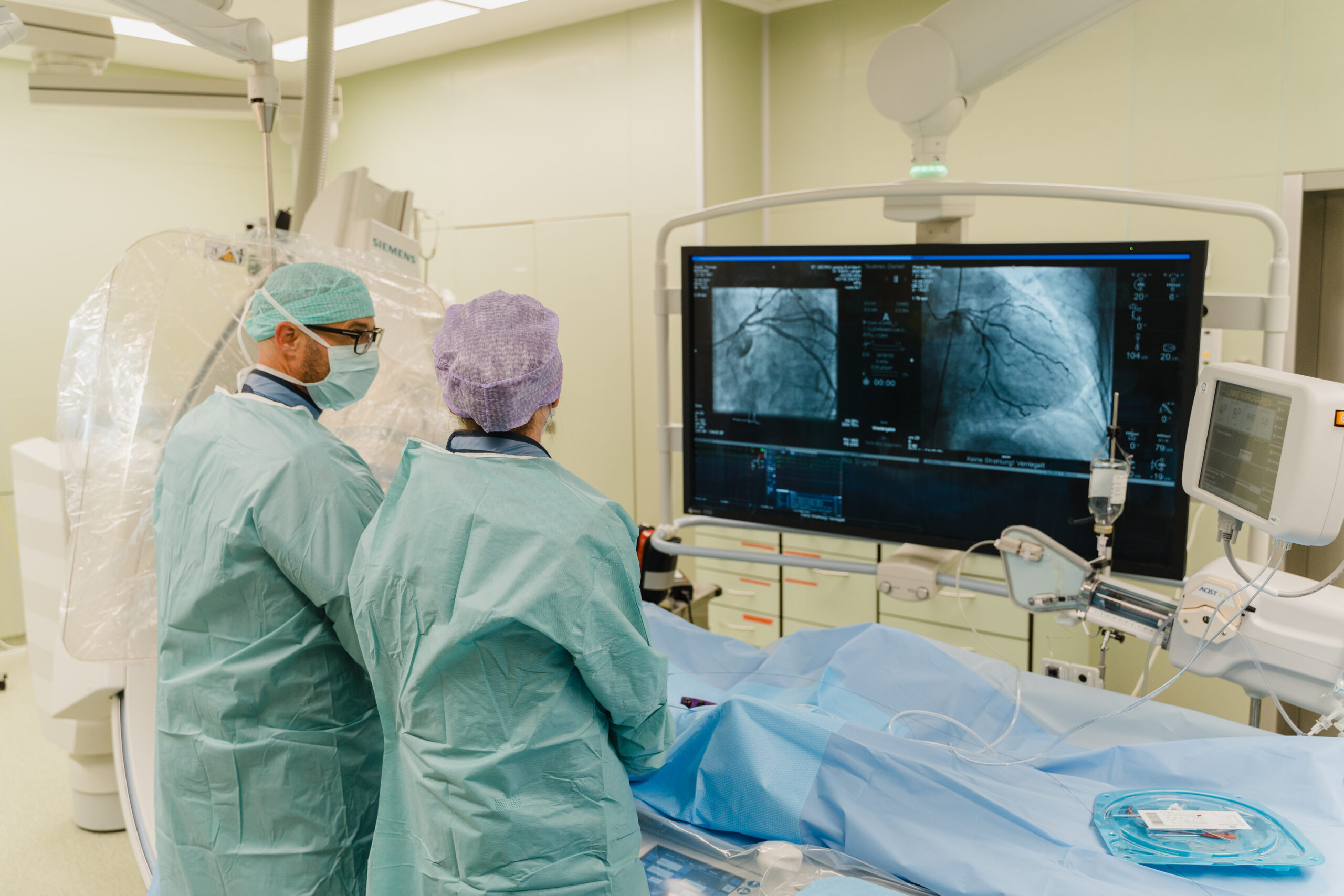 Im Herzkatheterlabor werden diagnostische und therapeutische Eingriffe am Herzen durchgeführt.